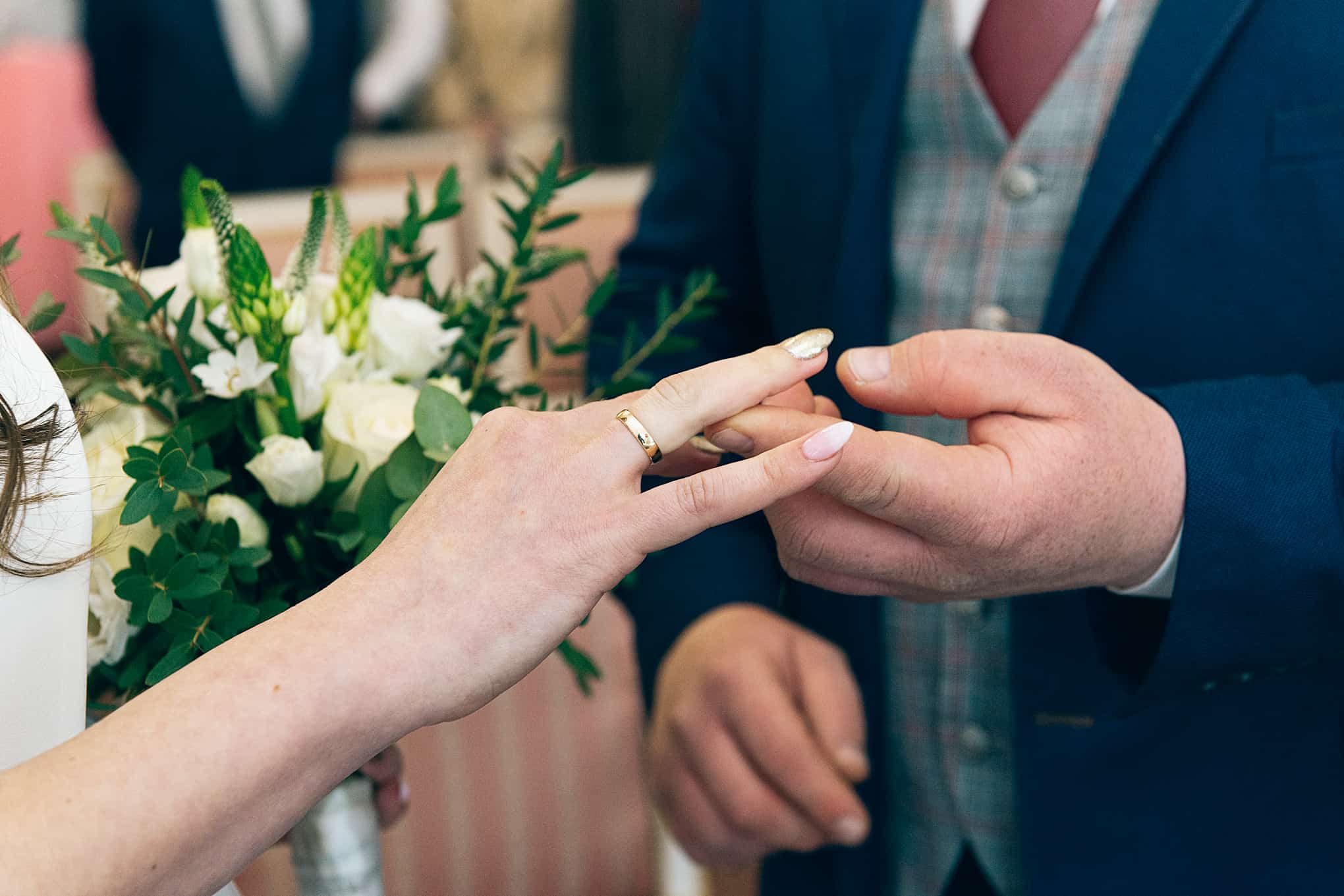 fotograf ślubny lublin reportaż ślubny moment zakładania obrączki